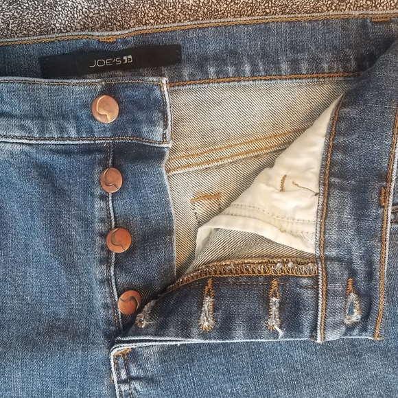 Joe's Jeans High Rise Side Roll Short in Tory - Picture 3 of 10